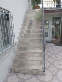 Treppe aus Tr&auml;nenblech